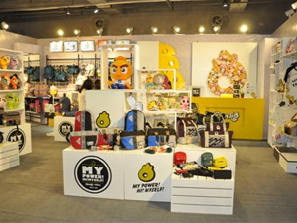 缤果童装店铺展示