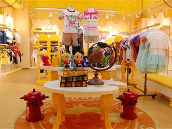 小玩皮童装店铺展示