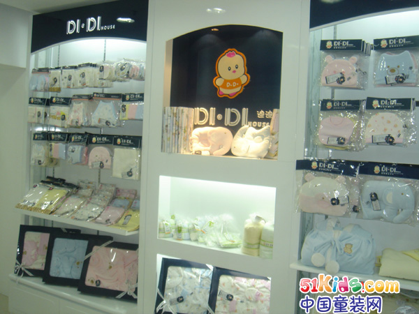 迪迪童装店铺展示