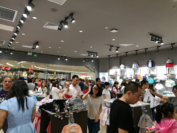 伊诗比蒂童装店铺展示