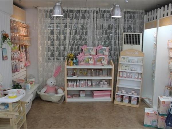 蓓宝童装店铺展示