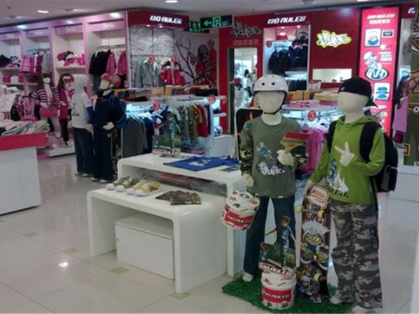 诺路斯童装店铺展示
