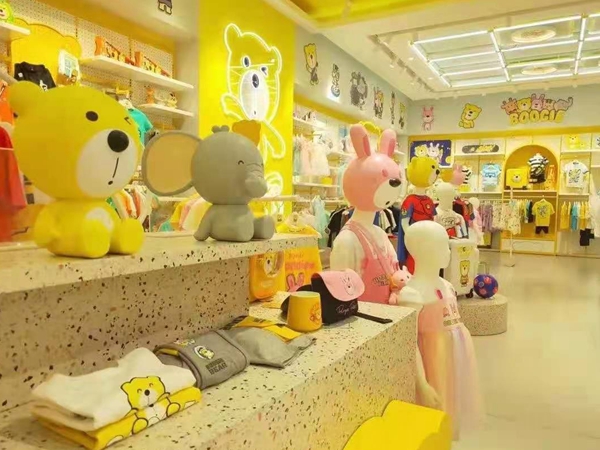 卜吉熊童装店铺展示