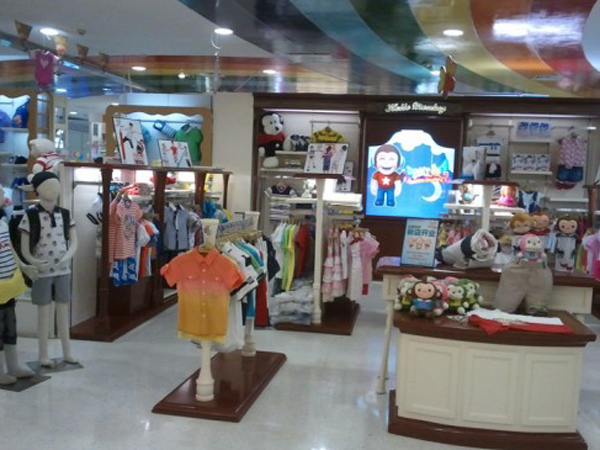 哈乐猴童装店铺展示