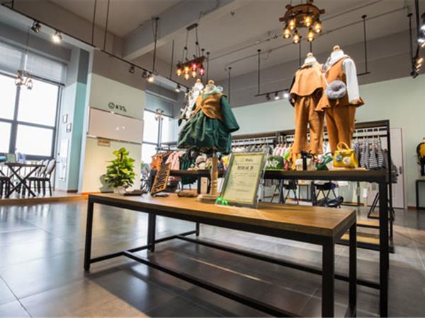 乖米粒童装店铺展示
