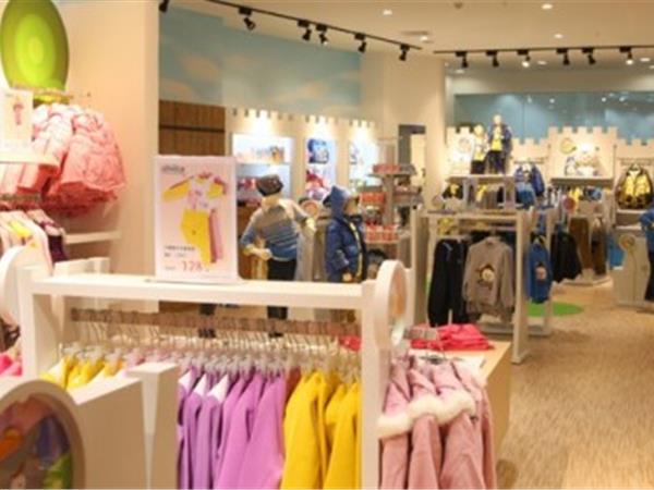 喜羊羊与灰太狼童装店铺展示