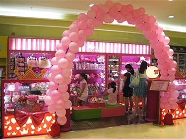 粉美儿童装店铺展示