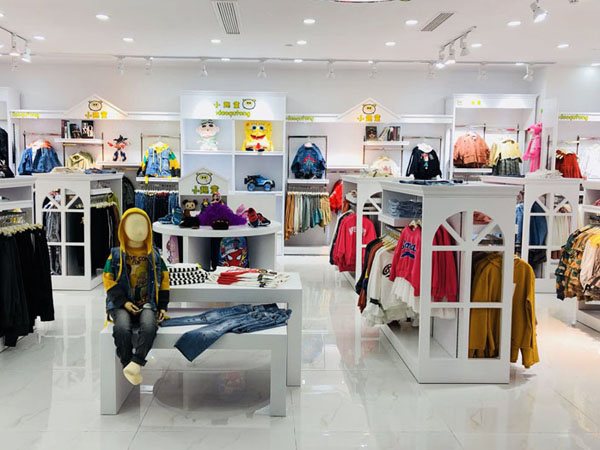 小趣童童装店铺展示