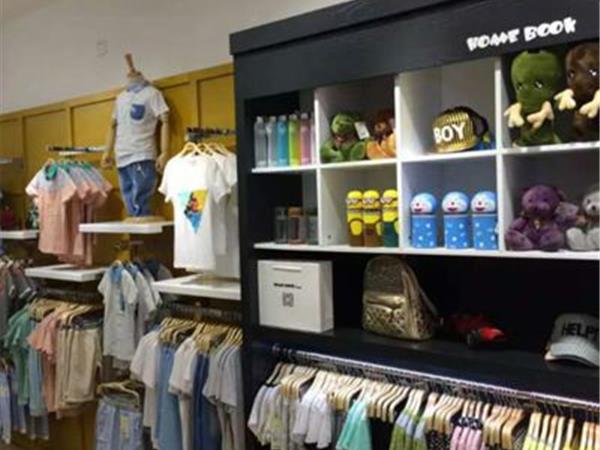 帕纳摩亚童装店铺展示