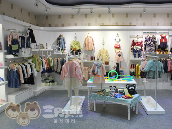 三只小熊童装店铺展示