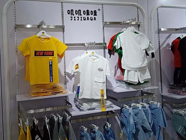 叽叽哇哇童装店铺展示