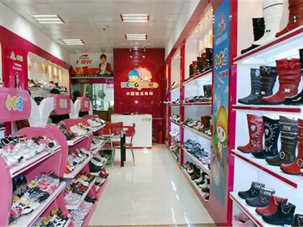 小叮当童装店铺展示