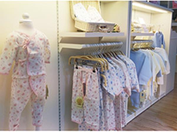 小狮贝恩童装店铺展示