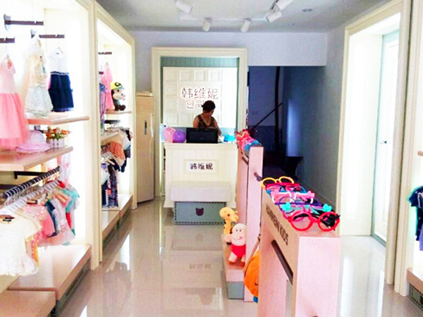 韩维妮童装店铺展示
