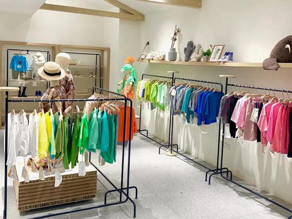 法语童装店铺展示