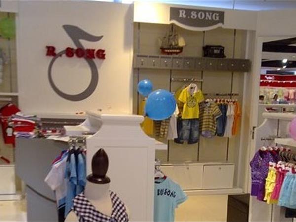 莱迪尚童装店铺展示