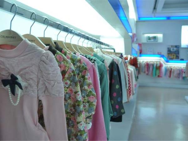 卡啦斑尼童装店铺展示