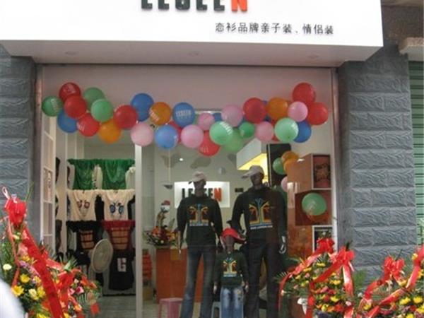 恋衫童装店铺展示