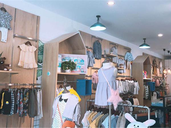 动漫童话童装店铺展示