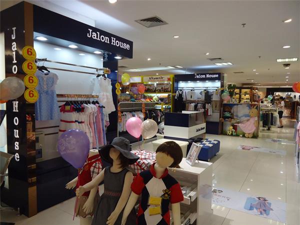 加伦好童装店铺展示