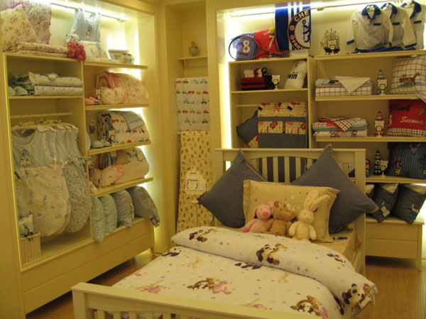 罗莱儿童童装店铺展示