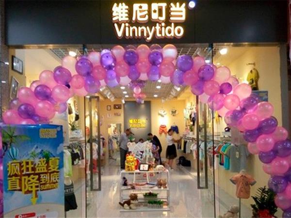 维尼叮当童装店铺展示