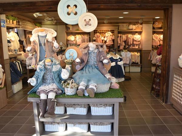 美亚展示童装店铺展示