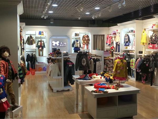 柏惠信子童装店铺展示