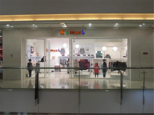 哥曼诗童装店铺展示