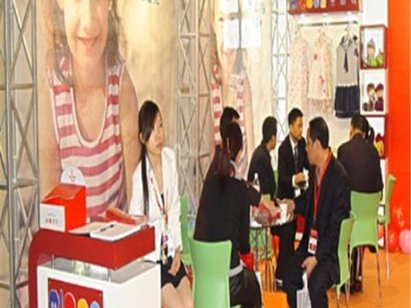 米酷儿童装店铺展示