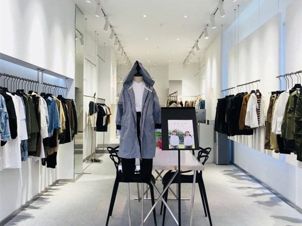 衣城优品童装店铺展示