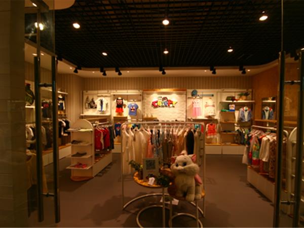 俏比儿童站童装店铺展示