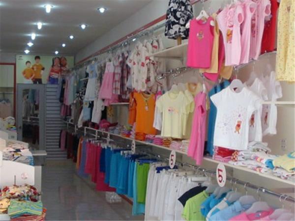 麦比的世界童装店铺展示