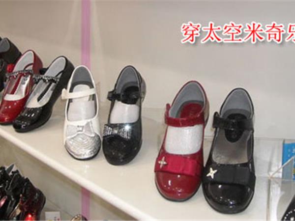 米奇乐童装店铺展示