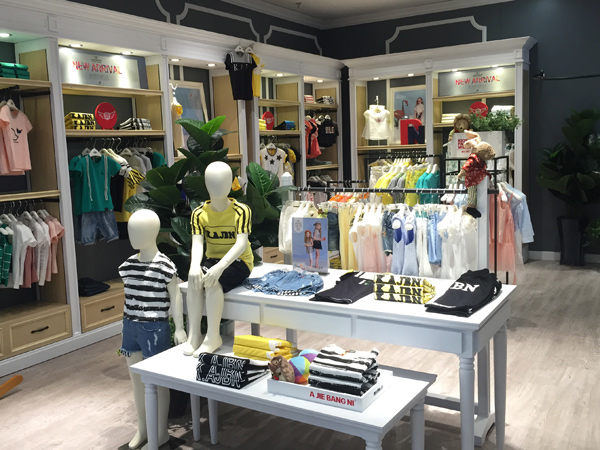 阿杰·邦尼童装店铺展示