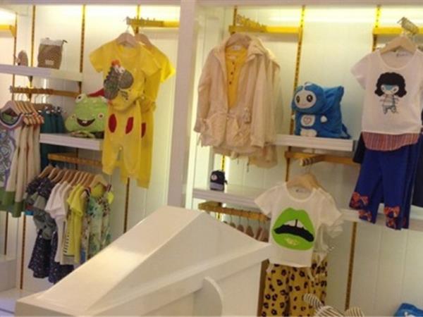 宝贝丫榜样童装店铺展示