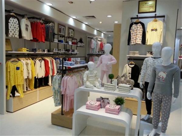 快乐城堡童装店铺展示