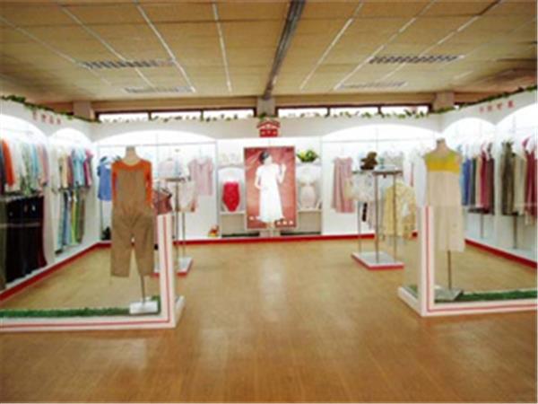 伊诺尔童装店铺展示