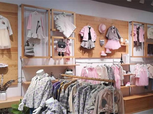 棣仔童装店铺展示
