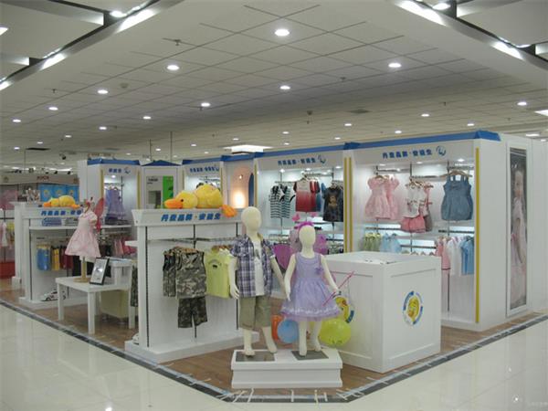 安徒生童装店铺展示
