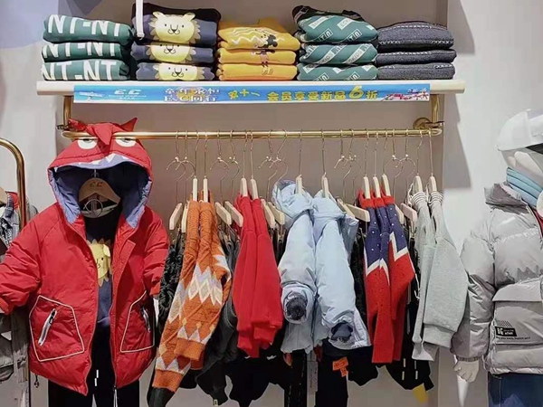童年永恒童装店铺展示