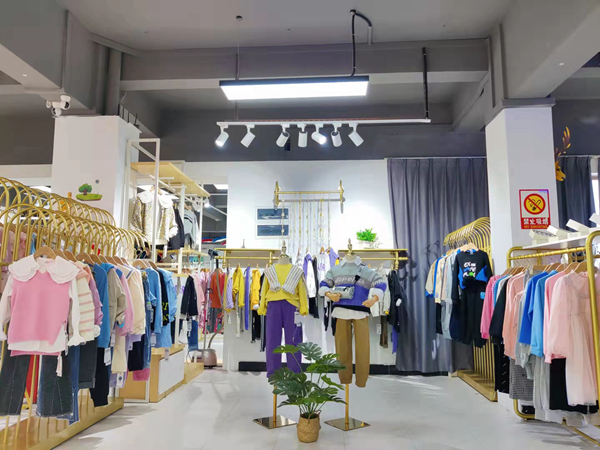 哆咪印象童装店铺展示