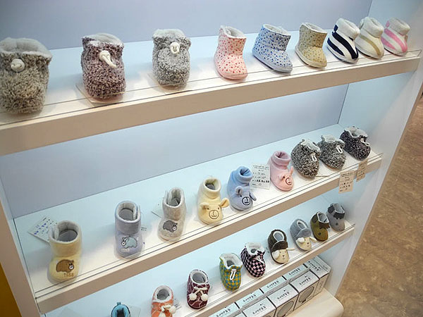 天使之婴童装店铺展示