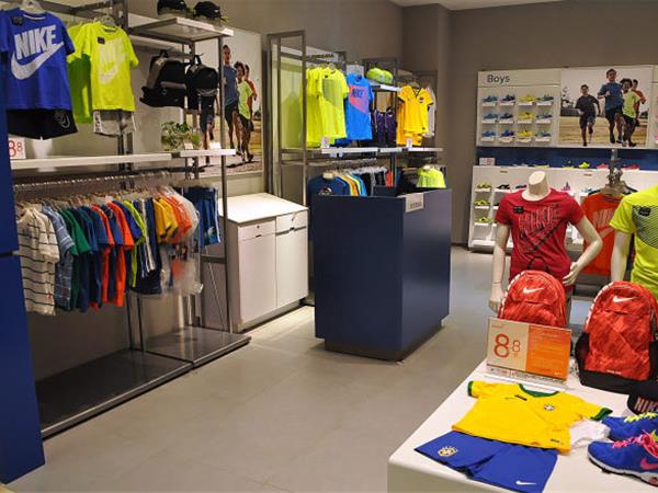 耐克童装店铺展示