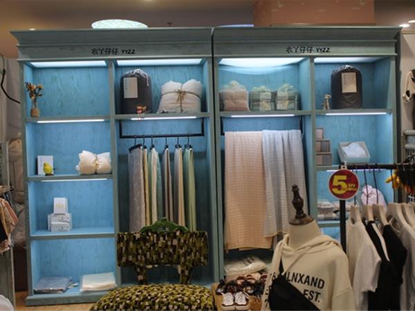衣丫仔仔童装店铺展示