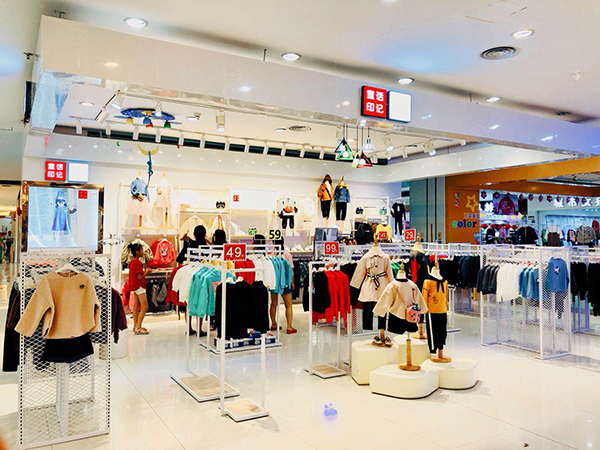 童话印记童装店铺展示