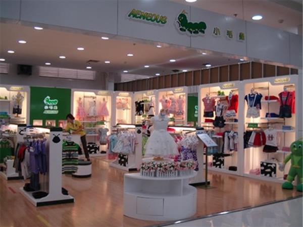 小毛虫童装店铺展示