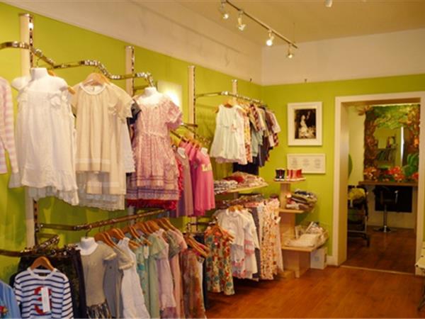 索黛纳童装店铺展示