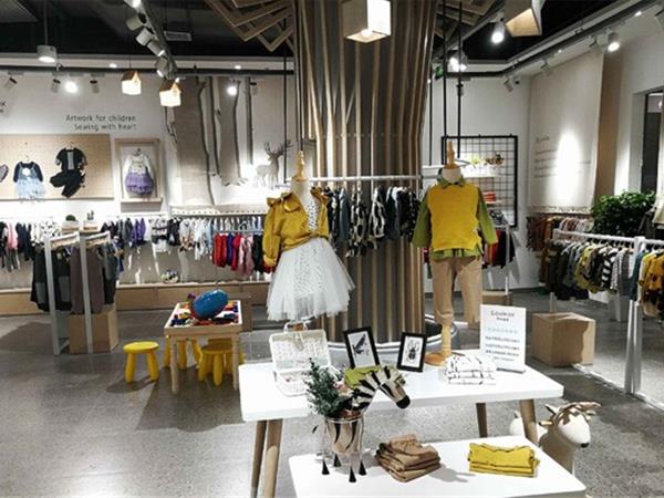 伊琴洛思童装店铺展示