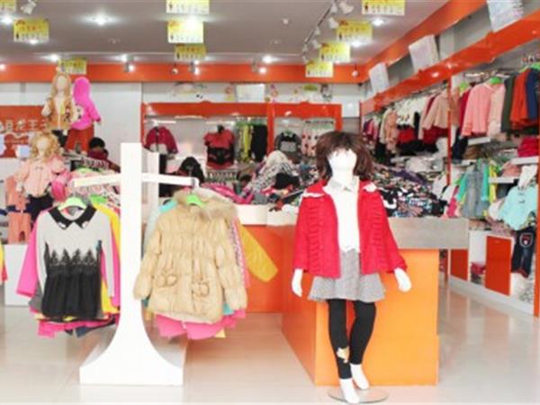 逗龙王子童装店铺展示